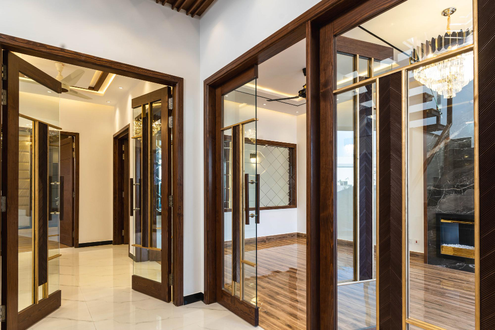 Porte d'intérieur moderne vitrée pour votre intérieur.jpg