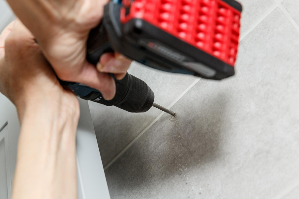 Les astuces incontournables pour percer du carrelage sans le fissurer