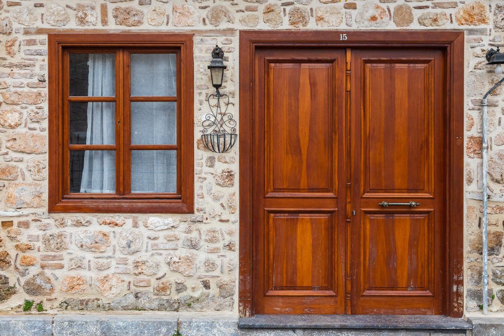 Peindre une porte extérieure en bois 