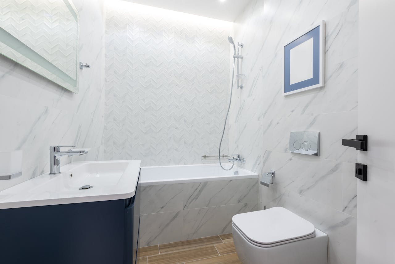 Salle de bain moderne : comment choisir le carrelage idéal